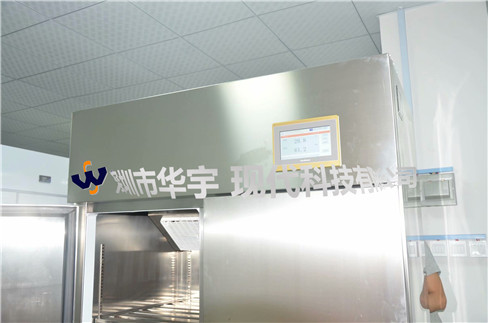 我司为江苏某外资公司提供1000L带PLC显示控制在线激情麻豆(图3)